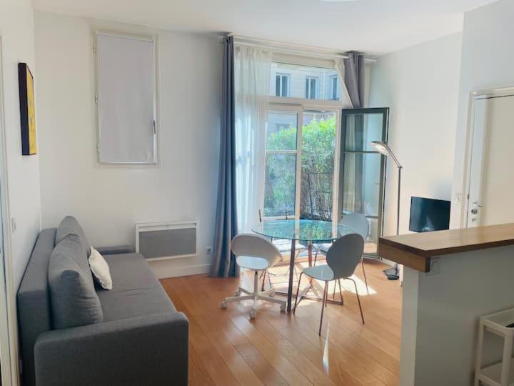 Appartement Beautiful With Terrace In 8 *