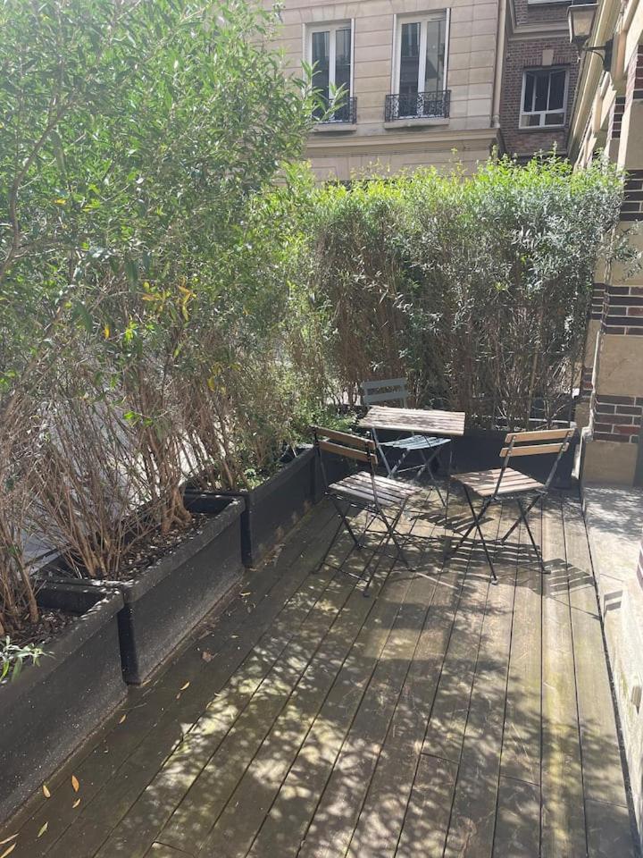 Beautiful With Terrace In 8 Parijs
